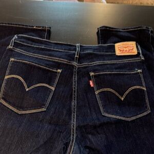 Levi Jeans Woman’s 32 W / 30 L Dark Rinse Straight with Stretch